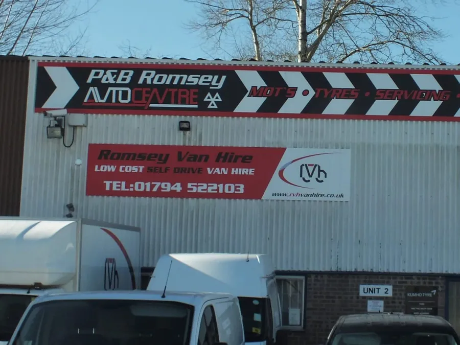 P & B Autocentre